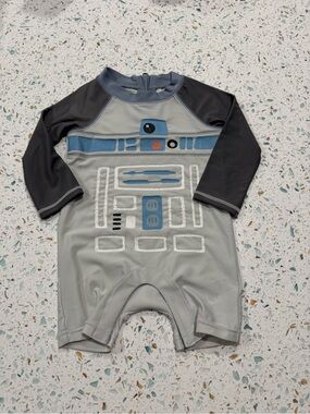 Like-new GAP x Star Wars one-piece rash guard swimsuit in size 6–12 months